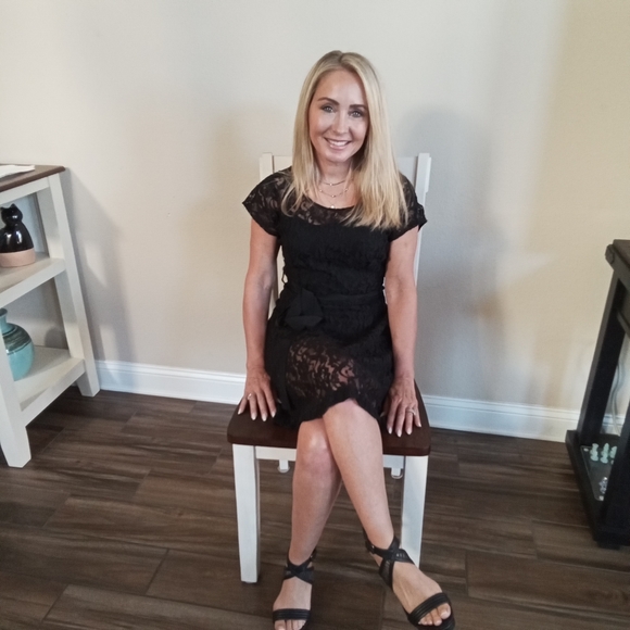 Fun Black lace Forever 21 party dress - Picture 4 of 11